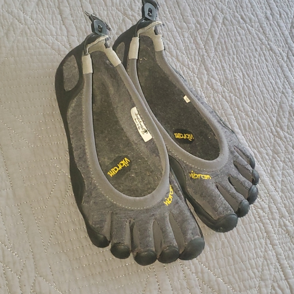 Vibram finger shoes